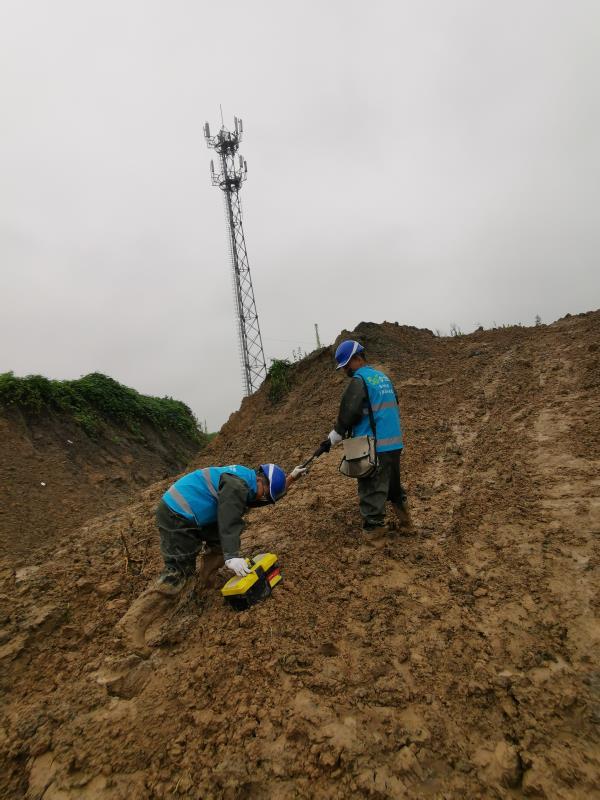 防汛硬仗中的通信守護(hù)者——記通信設(shè)備修理員在抗洪一線的堅(jiān)守